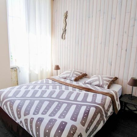 Les Gues Rivieres Bed and Breakfast Pujols  Exteriör bild