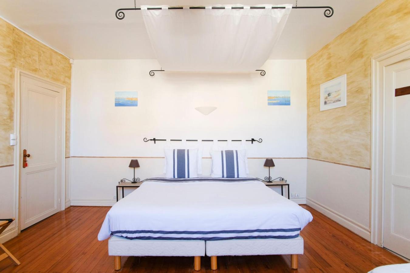 Les Gues Rivieres Bed and Breakfast Pujols  Rum bild