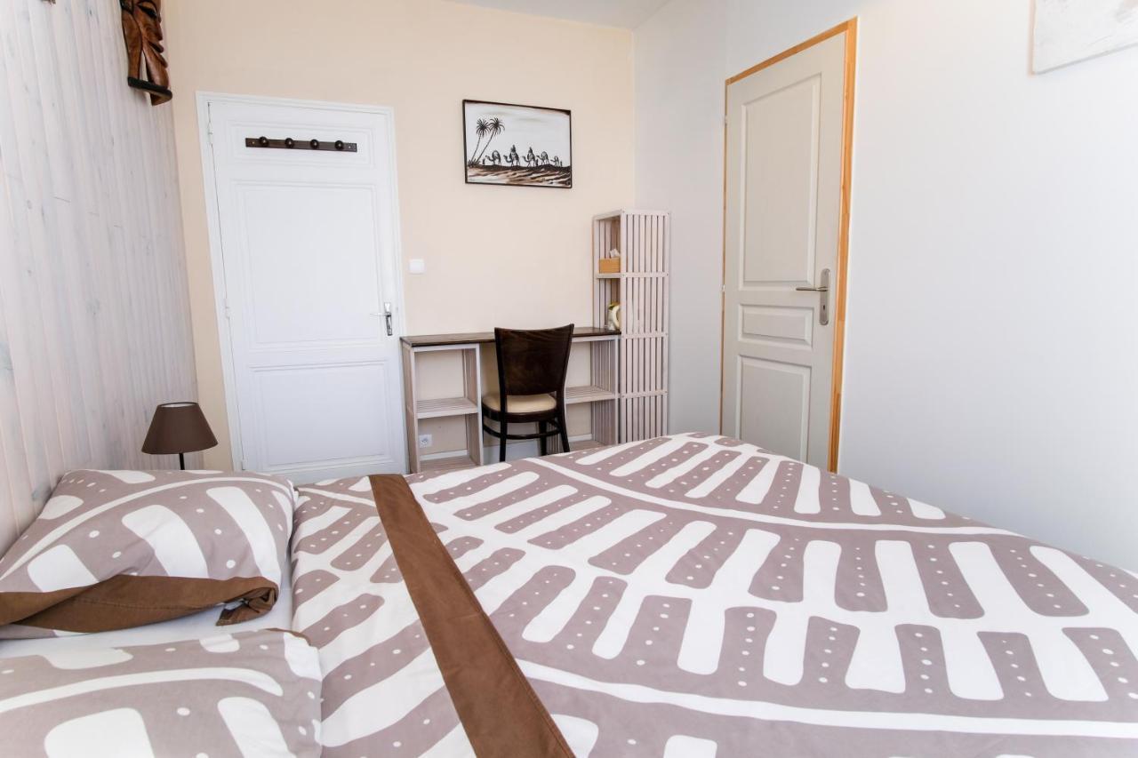Les Gues Rivieres Bed and Breakfast Pujols  Exteriör bild