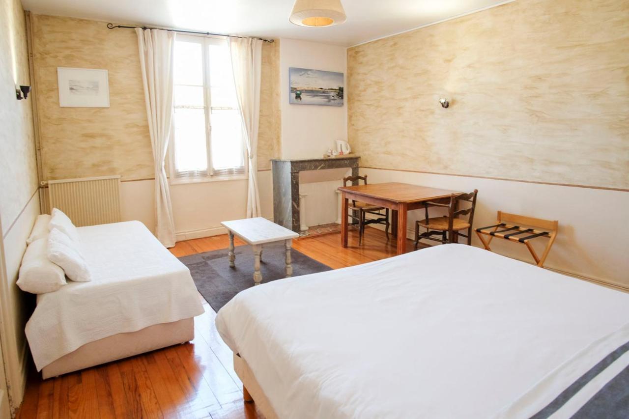Les Gues Rivieres Bed and Breakfast Pujols  Exteriör bild